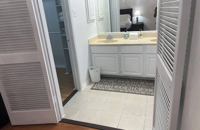 Charming 4-bedroom house with WiFi and AC in delightful San Antonio