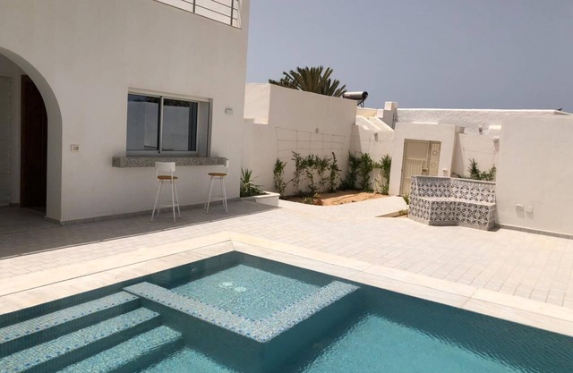 Charming 4-bedroom villa with pooland with WiFi in delightful Houmt Souk