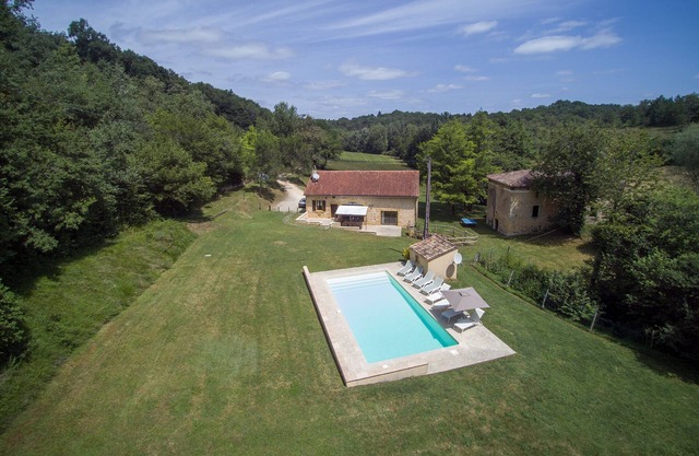 Charming 4-star Gite with pool