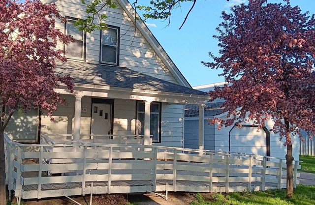 Charming 4BR Craftsman Family Home in Emery