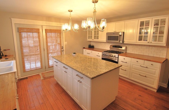 Charming 5 Bed Burr Ridge House