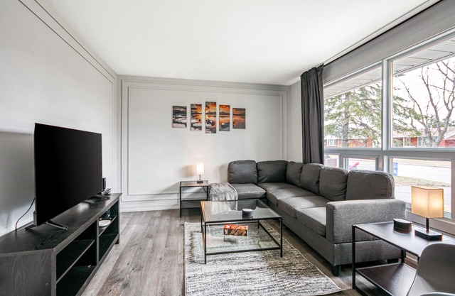 Charming 5br New Sudbury home w/AC, Cable + Wifi