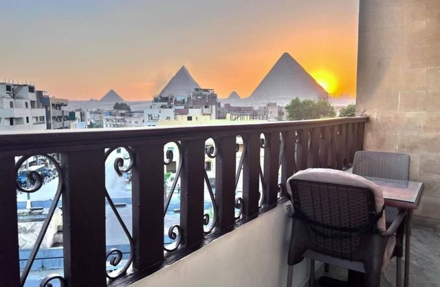 Charming 6-bedroom bed & breakfast with WiFi, AC in lovely Giza Governorate