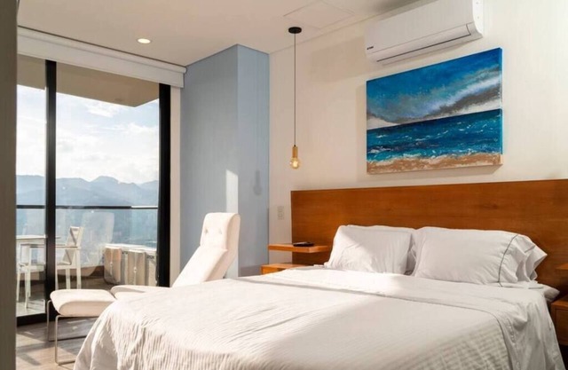 Charming and Luxury Suite with Panoramic View-2 AC
