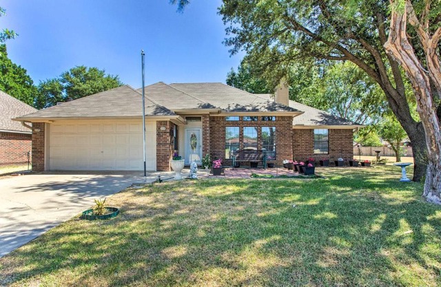 Charming and Quiet Denton Home, Near UNT and TWU!