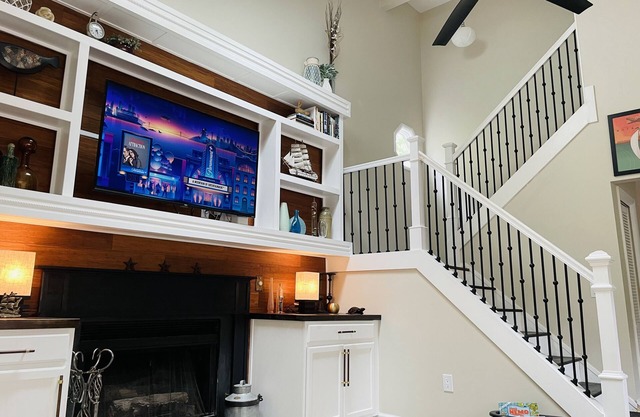 Charming Annapolis Beach Cottage by the Bay with Hot Tub, Gourmet Kitchen & Pier