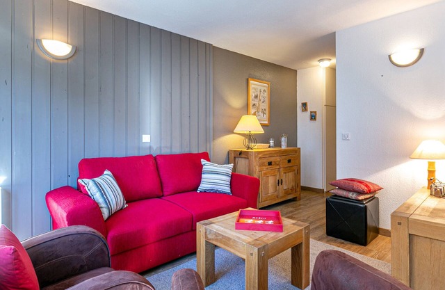 Charming Apartment with Full Amenities, Wifi, Parking, and South-Facing Balcony in Val-d'Isère
