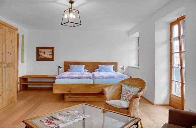 Charming Apartment “Holunder” with Mountain View, Wi-Fi, Balcony & Garden