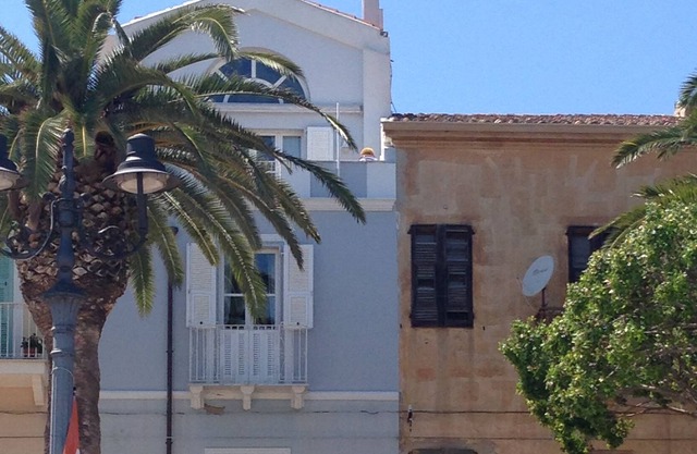 Charming apartment in a typical house on the harbor