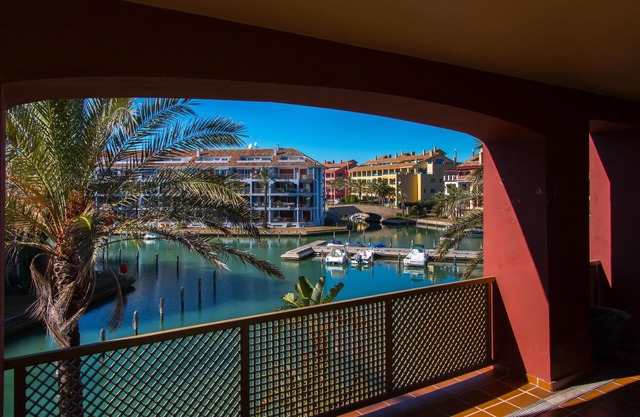 Charming apartment/Precioso apartamento en la Marina del Puerto de Sotogrande.
