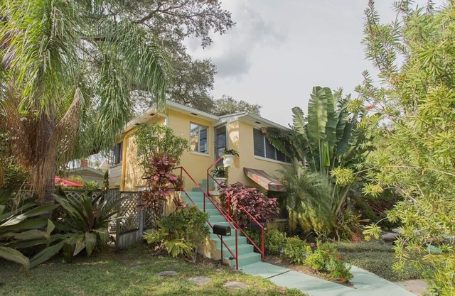 Charming Apt. in Historic District