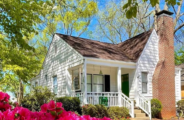 Charming Atlanta Retreat w/ Grill & Fire Pit!