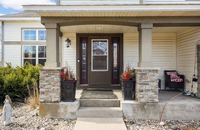 Charming basement-level 3-bedroom house with backyard view and gazebo