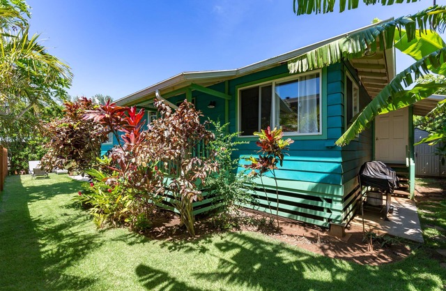 Charming Beach Cottage by Mama's Beach