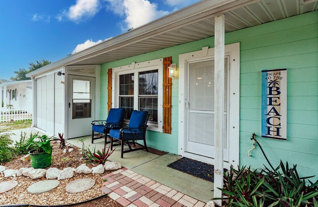 Charming beach house Venice Island FL Close to downtown, beaches and bike trail.