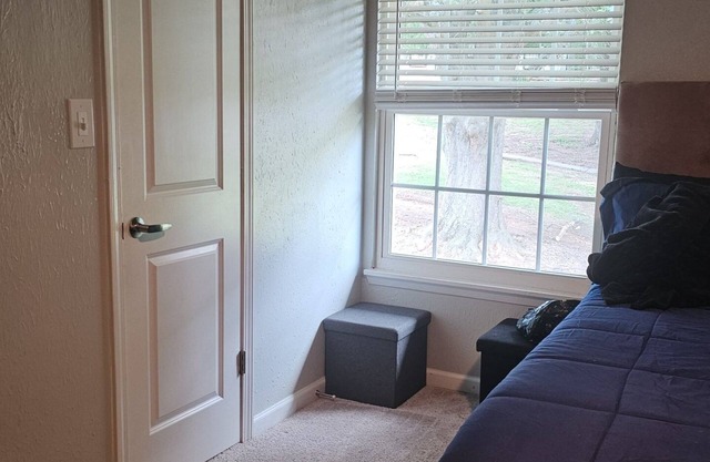 Charming bed & breakfast in wonderful Decatur with AC, WiFi, fitness room