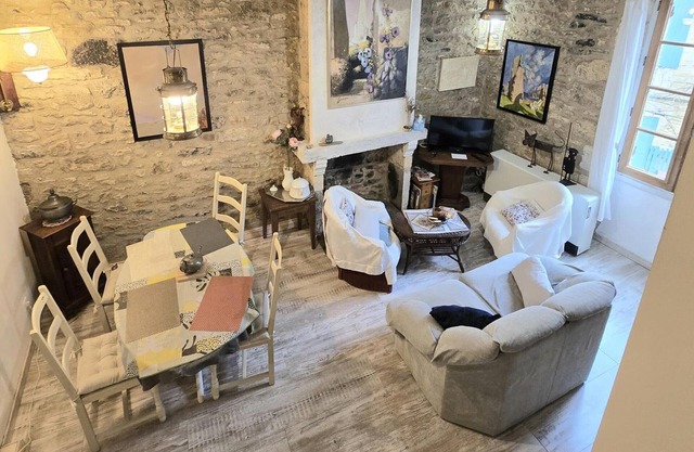 Charming Beynac home with AC and private parking