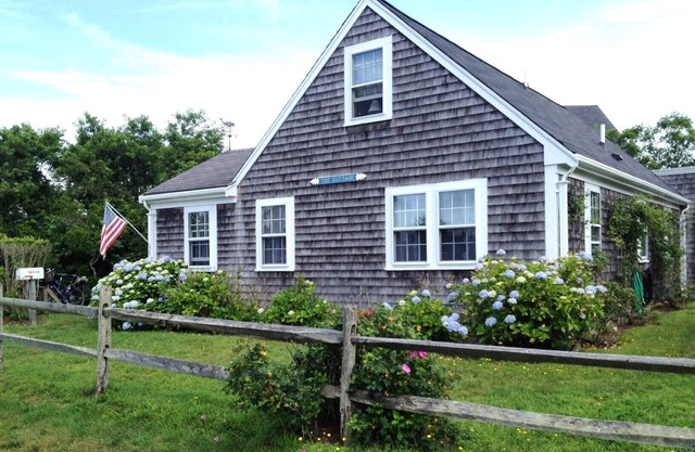 Charming Brant Point Cottage! Sleeps 6. No car needed, walk to beach and town!