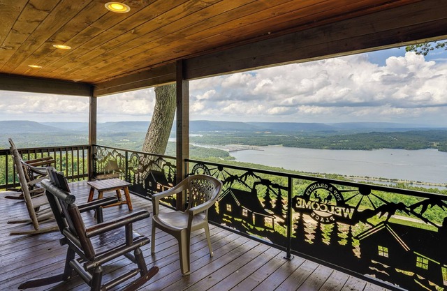 Charming Bryant Cabin: Hot Tub & Shared Amenities!