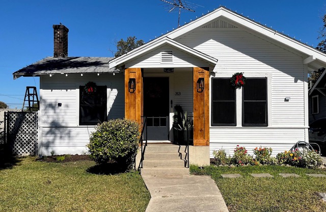 Charming bungalow with AC and WiFi in fantastic San Antonio