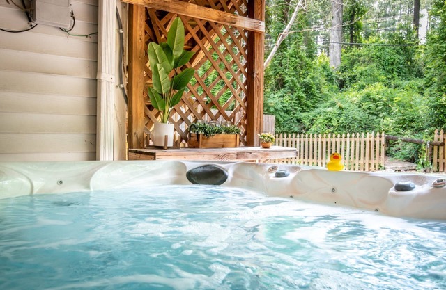 Charming Bungalow with Hot Tub | Diaper Row Oasis, Modern Amenities
