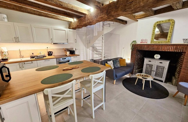 Charming cottage with garden and WIFI near Loire castles