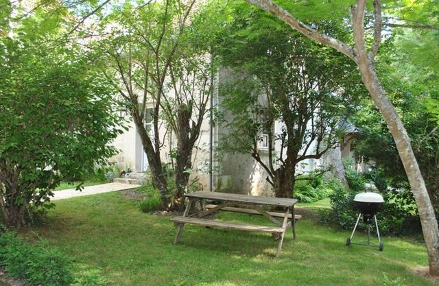 Charming Cottage in Loire Valley: Serenity, Nature & History with Modern Comforts
