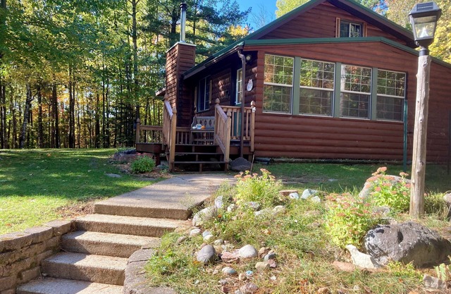 Charming Cabin in Heart of Recreation & Fall Colors + Sauna, Fire Pit, TreeHouse