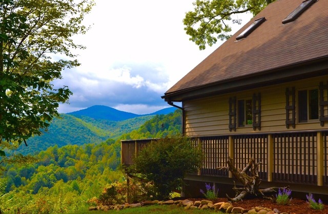 Charming Cabin Near Boone - Picturesque Views - NEW Hot Tub & Hiking Trails