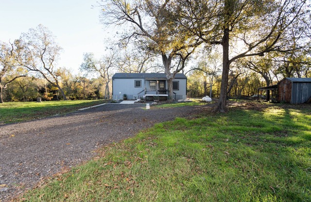 Charming cabin with WiFi and AC in delightful Belton