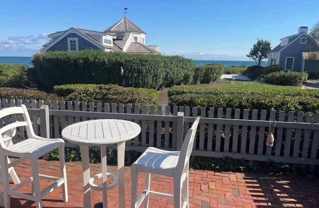 Charming Cape Cod Getaway - Private Beach Cottage