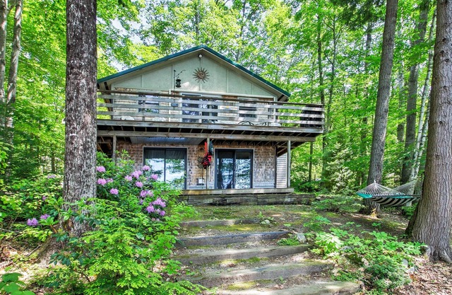 Charming Casco Cottage on Lake w/ Private Dock!