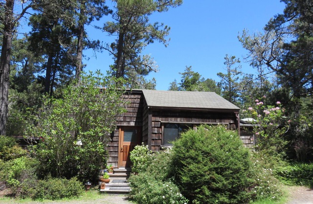 Charming CasparCottage Walk to the Waterfall in Russian Gulch State Park
