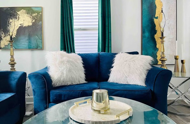 Charming & Centrally Located 1 Bedroom Apt/KING BED