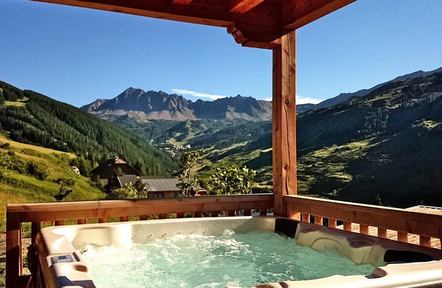 CHARMING CHALET, MOUNTAIN VIEW AND SKI SLOPES JACUZZI HAMMAM SAUNA TABLE SOCCER
