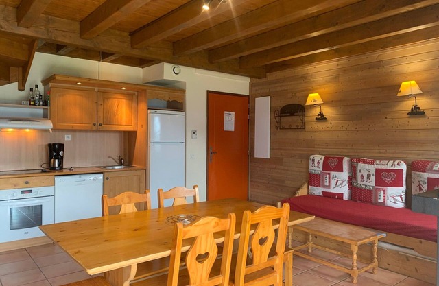 Charming chalet with terrace, 2 bedrooms, Pra Loup