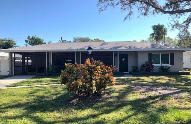 Charming Coastal Oasis 2Bed/2 Bath Cottage Close to Beach and Downtown-Southgate