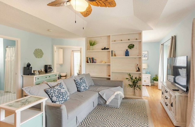 Charming Cocoa Village Hideaway