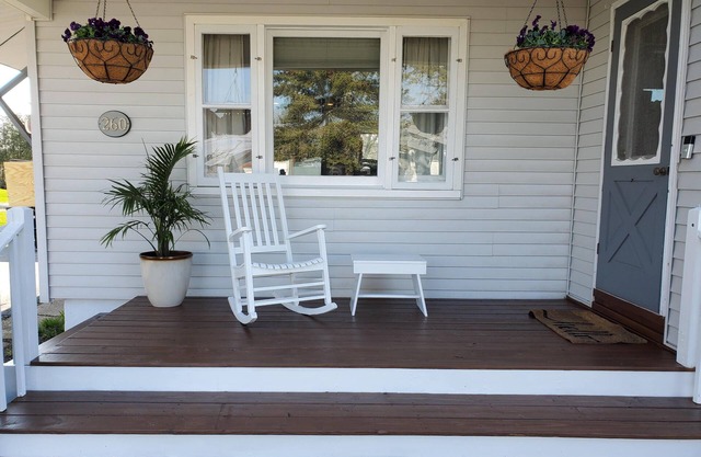 Charming Colonial Home in the Village of Clayton, 3B/2ba, W/D, Patio