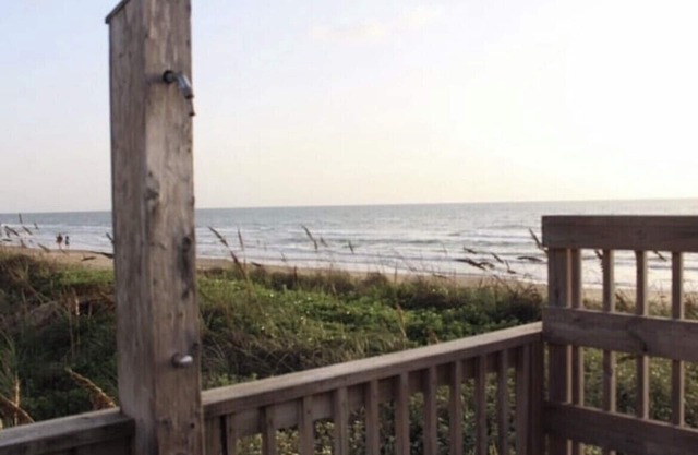 Charming condo just steps from the beach!