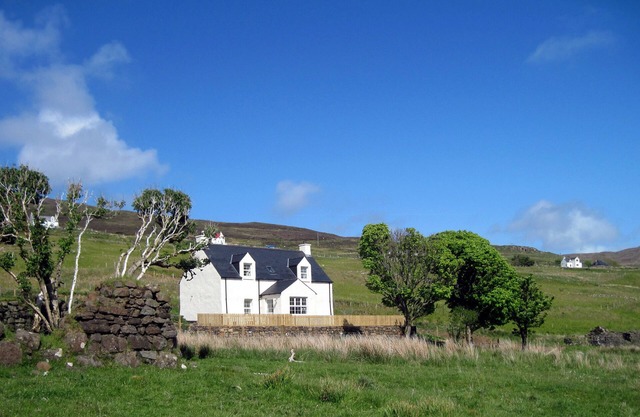 Charming cottage in lovely Glendale, Isle of Skye. 2 bed, 2 ensuite