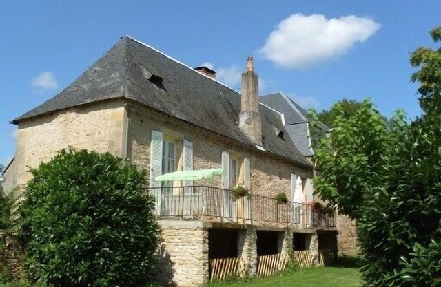 Charming cottage in the heart of the black perigord with swimming pool
