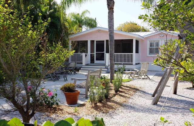 Charming Cottage in the Historic Village in Boca Grande