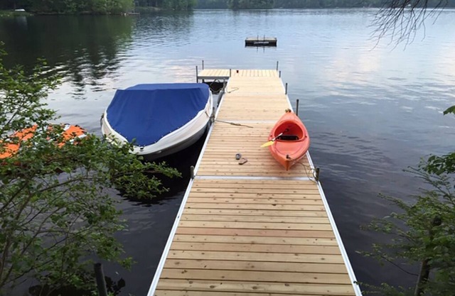 Charming Cottage on Quiet and Scenic Raymond Pond