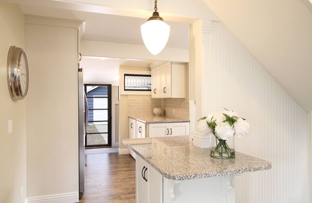 Charming Cottage ~ Steps from Spring Lake Beach