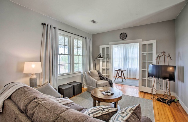 Charming Cottage w/Mississippi River Views!