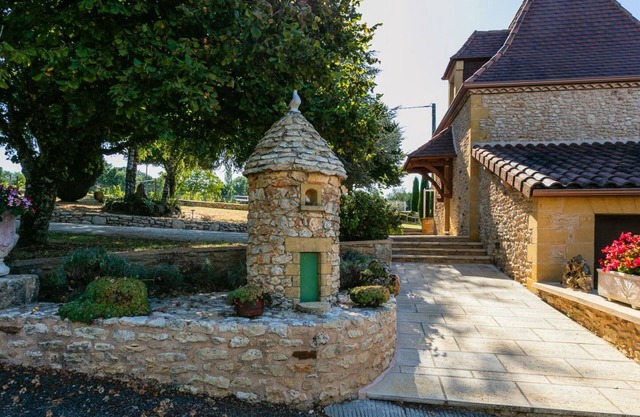 Charming Cottage with Shared Pool in Peaceful Périgord Noir