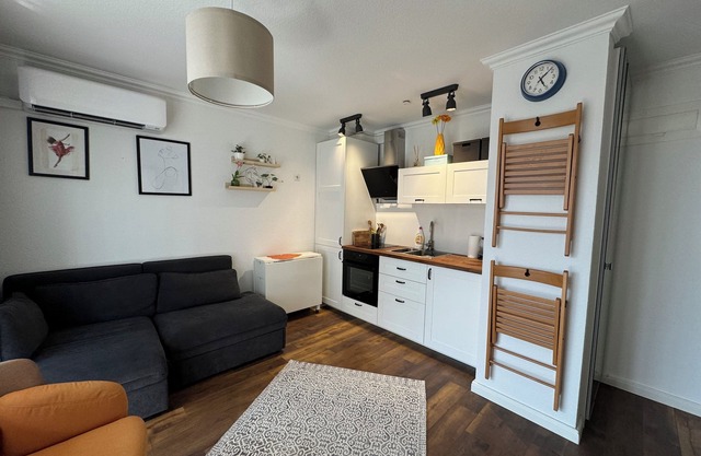 Charming Cozy Apartment Next to Varna Grand Mall
