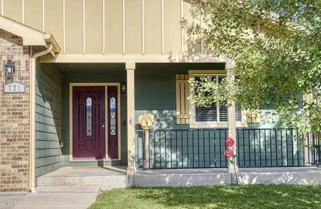 Charming & Cozy Gillette Home