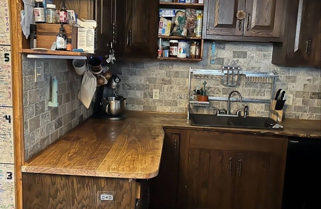Charming Cozy Home on 2.75 acres, horse rides are available on request.